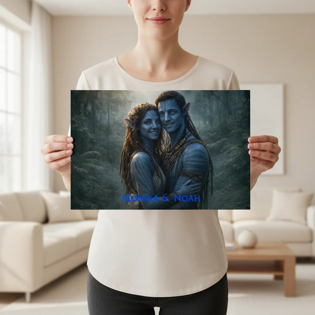 Personalisiertes Paarportrait im Fantasy-Avatar-Look als Leinwanddruck mit Namen.“